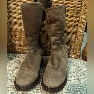 Ugg Collection suede wedge fur lined boots size 7